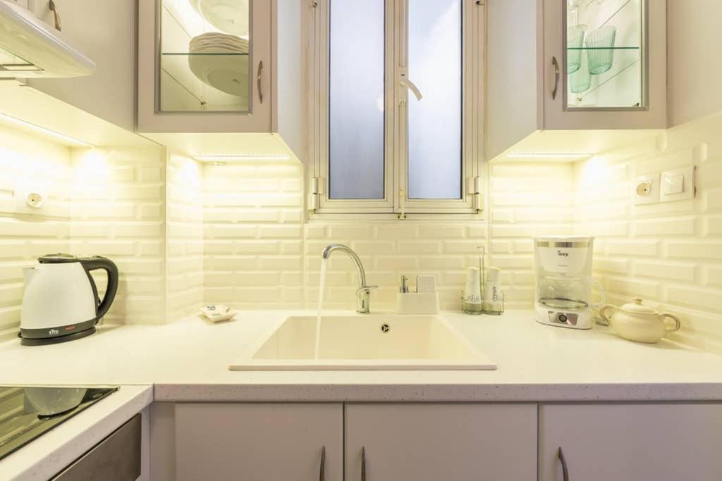 New! Bright & Remodeled 1Bed Apt 2Min Walk To Acropolis Атина Екстериор снимка